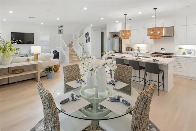 $950,000 | 20912 Silvergate Way, Newhall, CA 91321