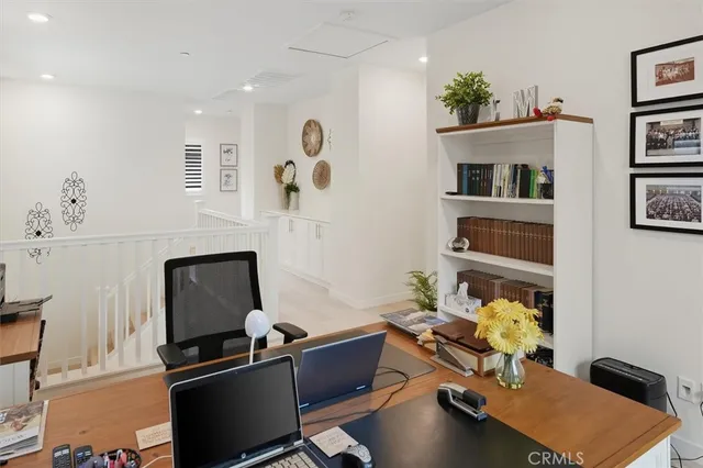 $950,000 | 20912 Silvergate Way, Newhall, CA 91321