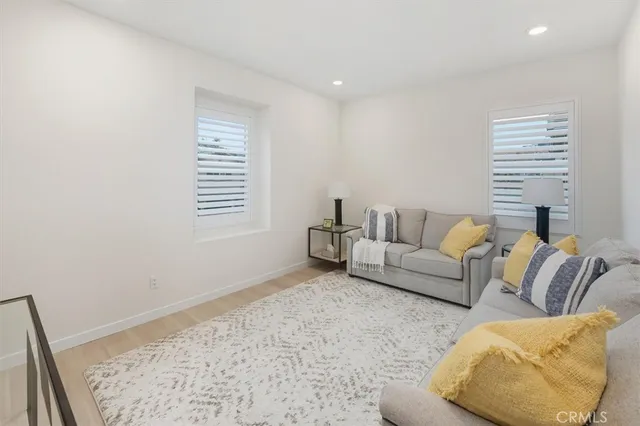 $950,000 | 20912 Silvergate Way, Newhall, CA 91321