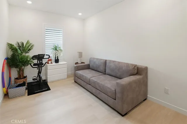 $950,000 | 20912 Silvergate Way, Newhall, CA 91321