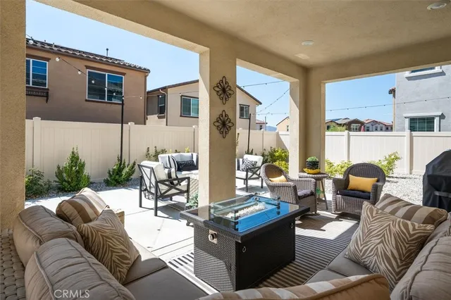 $950,000 | 20912 Silvergate Way, Newhall, CA 91321