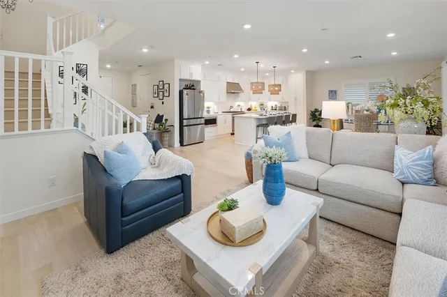 $950,000 | 20912 Silvergate Way, Newhall, CA 91321