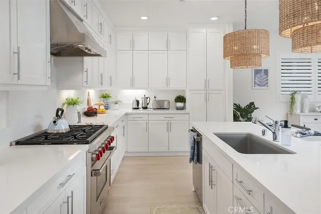 $950,000 | 20912 Silvergate Way, Newhall, CA 91321