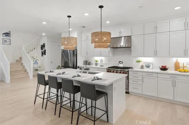 $950,000 | 20912 Silvergate Way, Newhall, CA 91321