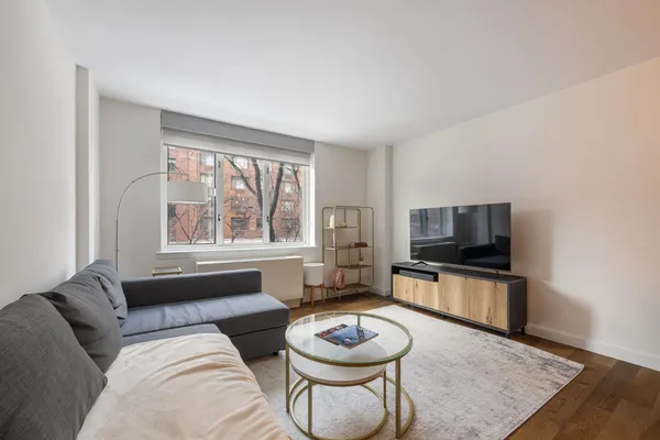 $5,200 | 225 Rector Place, Unit 3R | Battery Park City