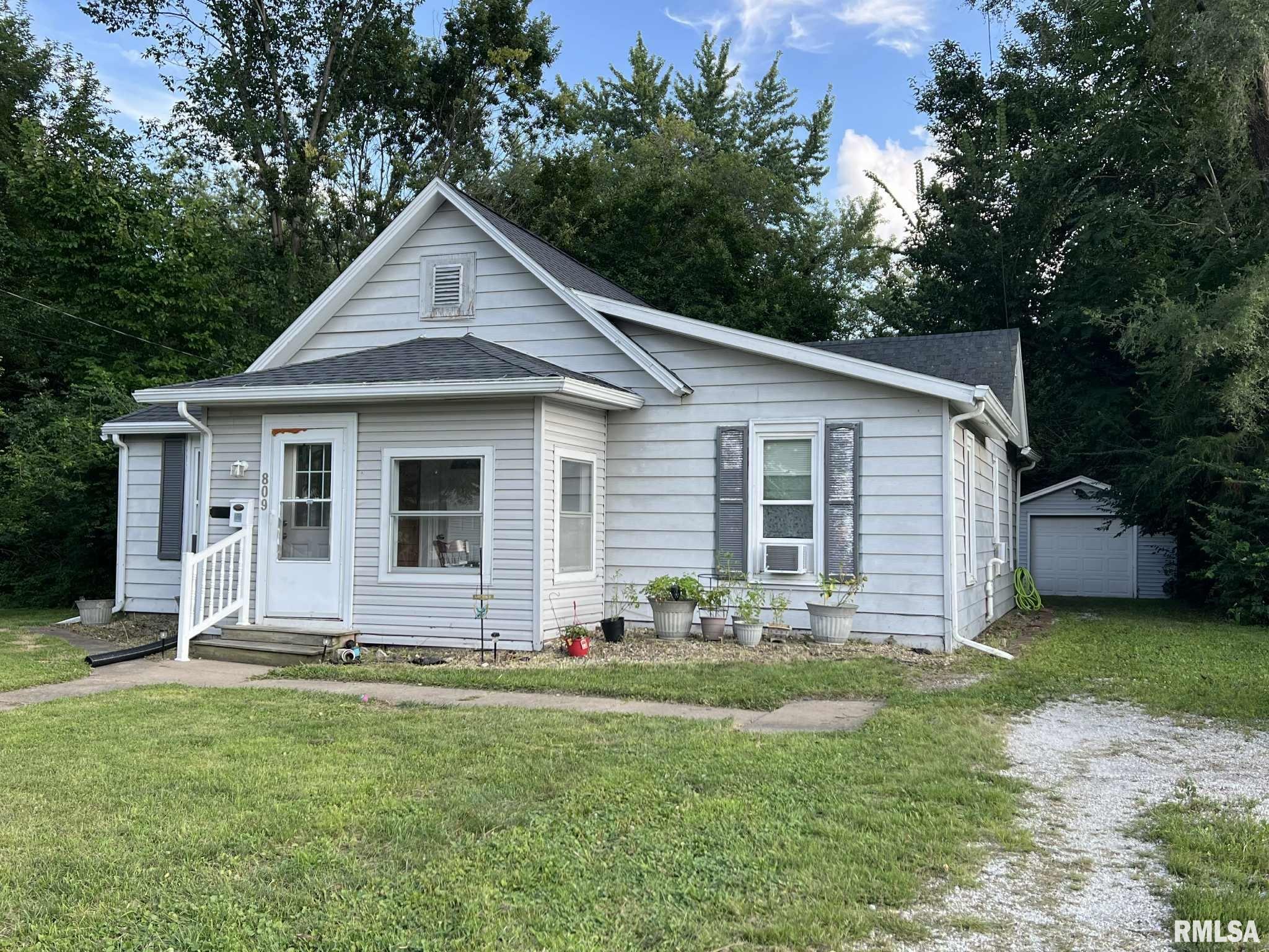 809 West Jefferson Street Macomb, IL 61455 - Photo 1 of 16