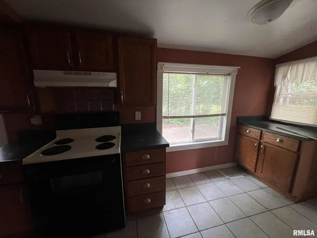 $74,000 | 809 West Jefferson Street, Macomb, IL 61455