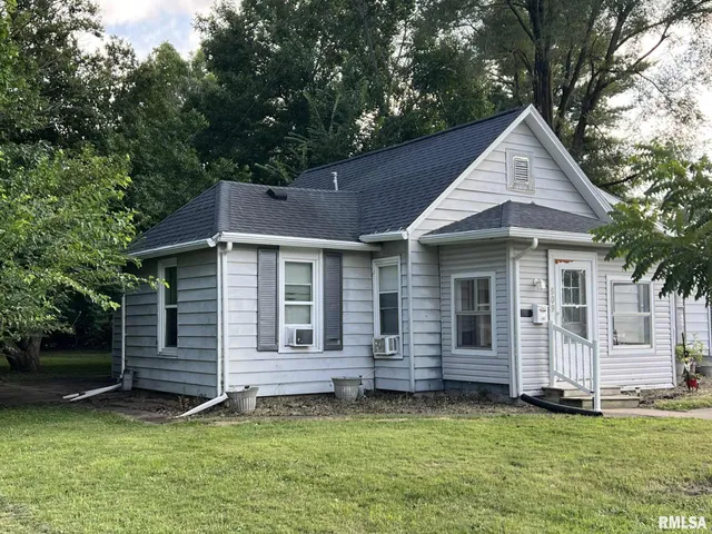 $74,000 | 809 West Jefferson Street, Macomb, IL 61455