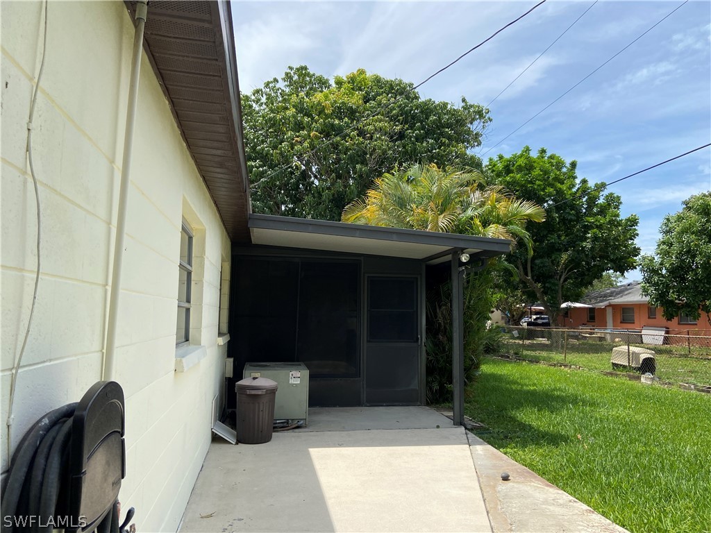 119 Apache Street Lehigh Acres, FL 33936 - Photo 7 of 29 a backyard of a house with lots of green space