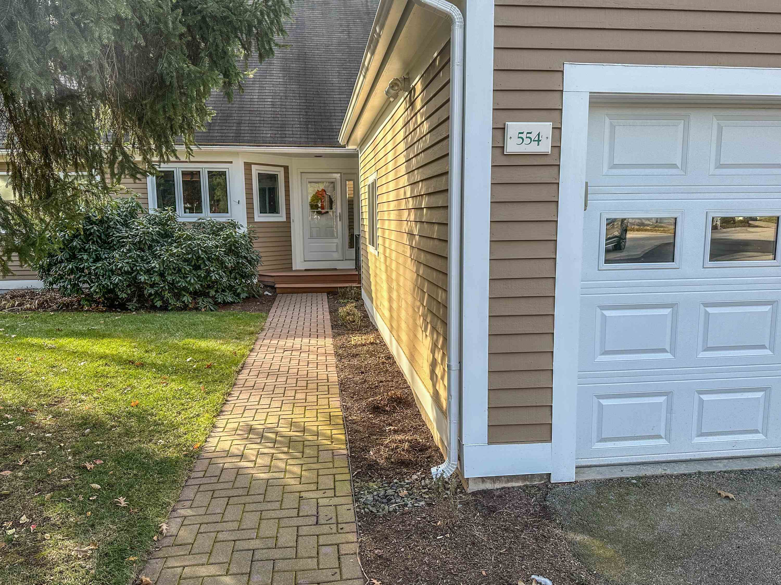 554 Straw Hill Road Manchester, NH 03104 - Photo 1 of 36