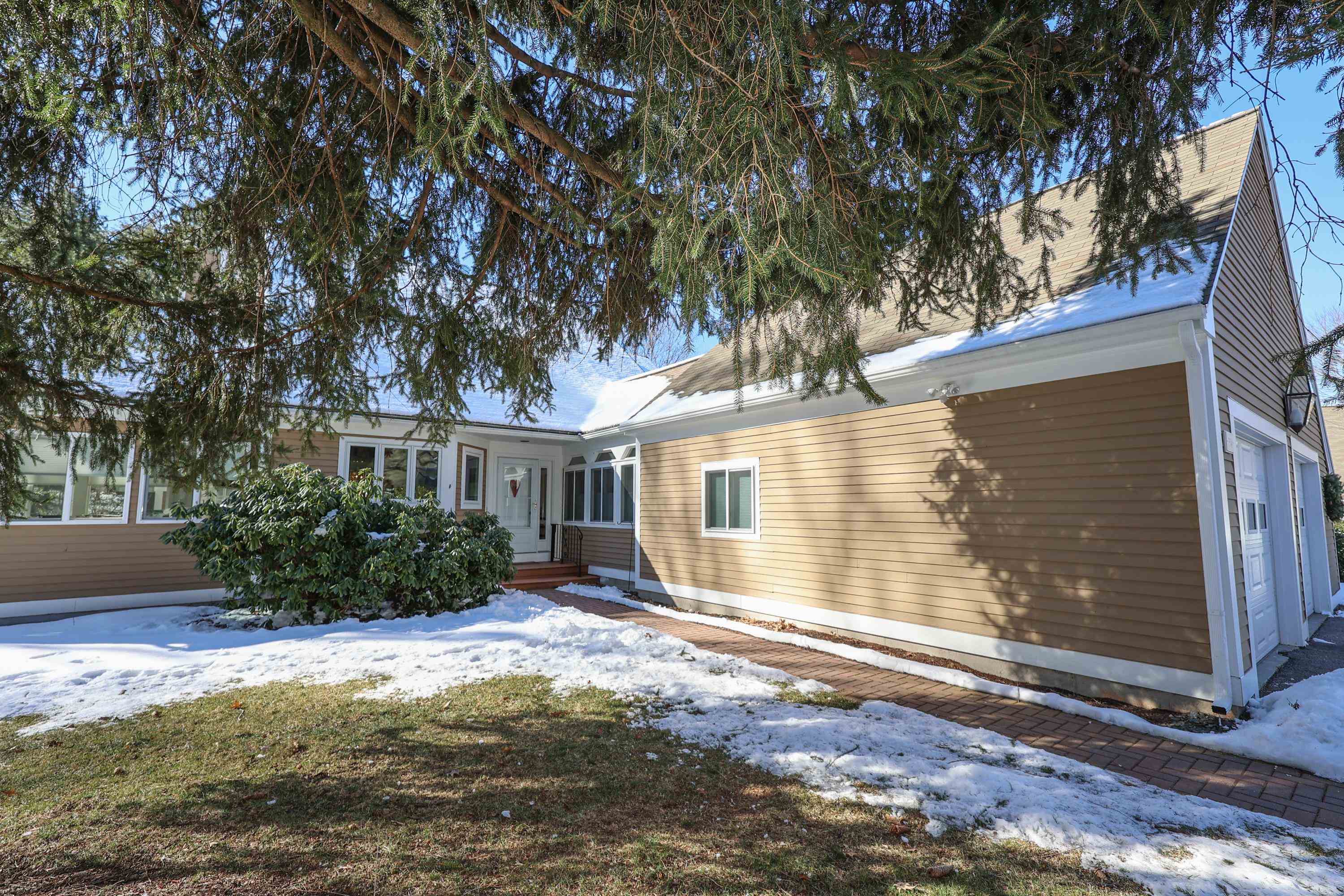 554 Straw Hill Road Manchester, NH 03104 - Photo 12 of 36
