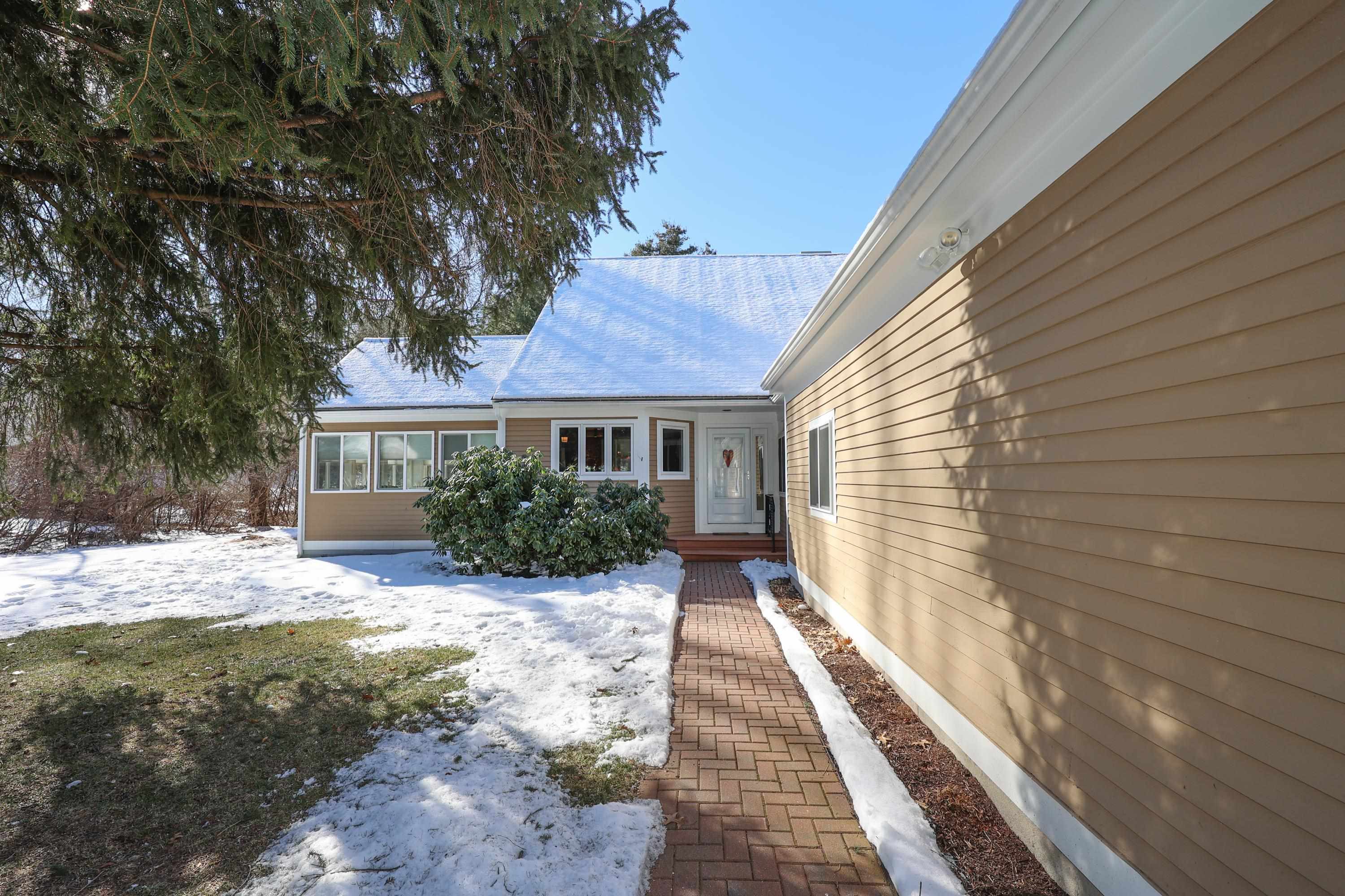 554 Straw Hill Road Manchester, NH 03104 - Photo 2 of 36