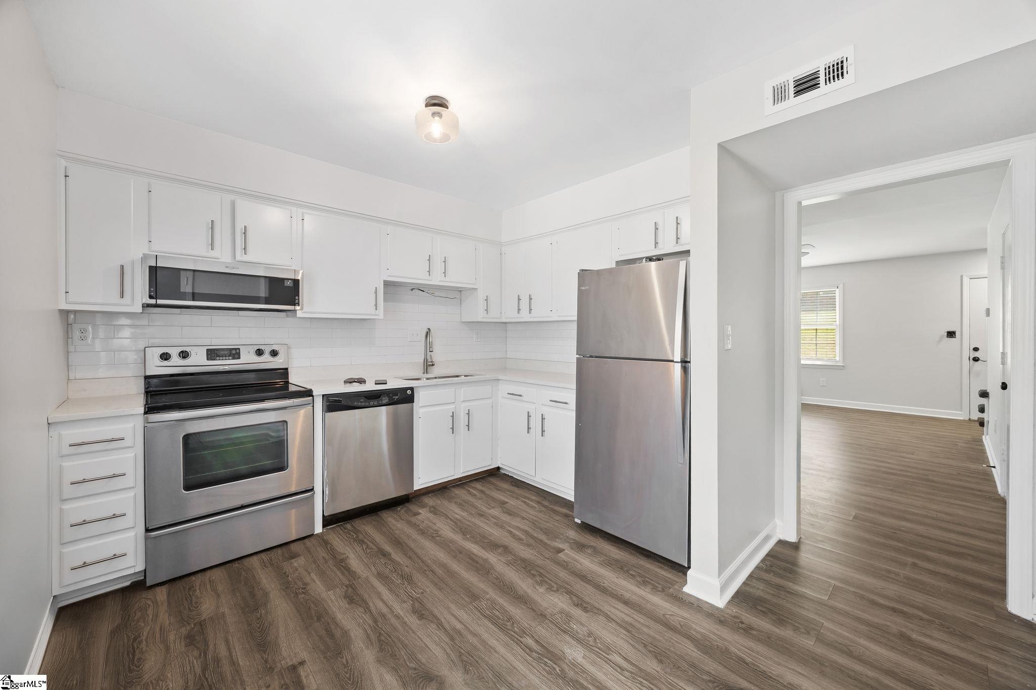 1436 Dover Road Spartanburg, SC 29301 - Photo 4 of 17