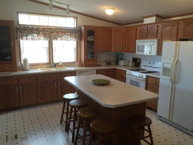 4556 Crescent Beach Road Onekama, MI 49675 - Photo 5 of 7 5