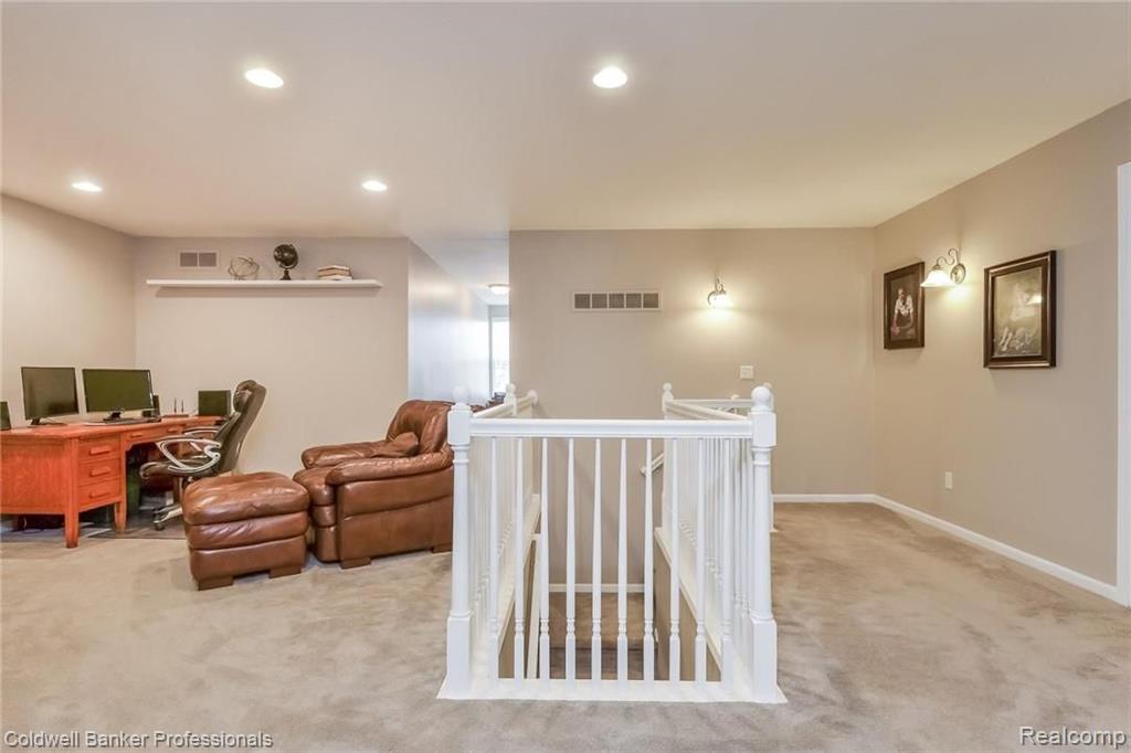 742 East Bluff Court Rochester Hills, MI 48306 - Photo 29 of 60