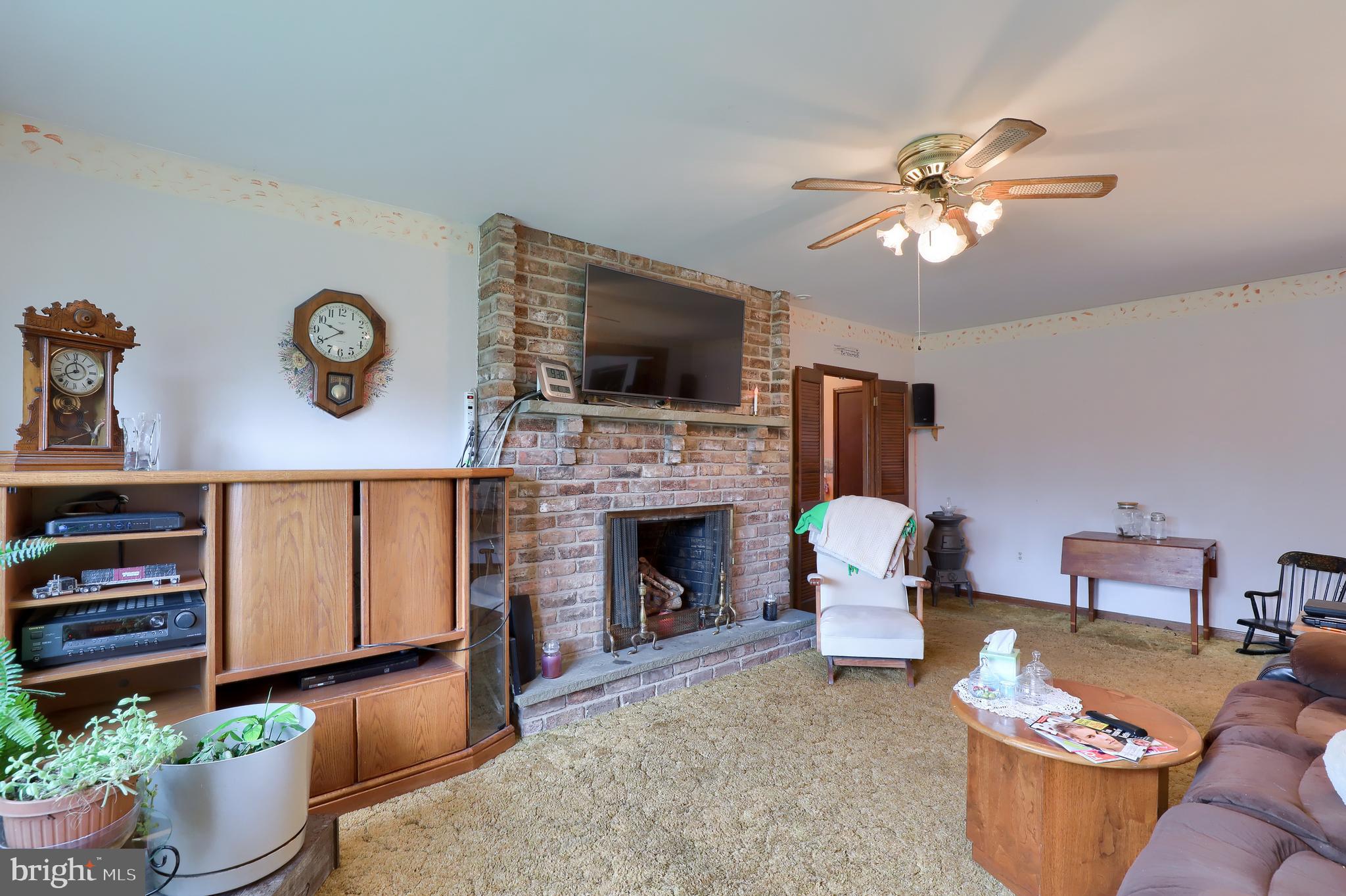220 Weaver Drive Lititz, PA 17543 - Photo 5 of 33 Gallery Image 5