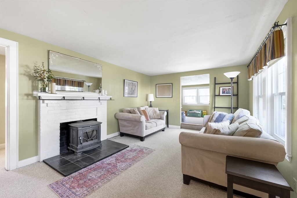 42 Hawthorn Avenue Needham, MA 02492 - Photo 4 of 26