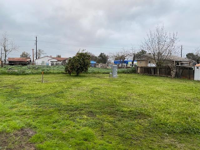 15792 Raymond Road Madera, CA 93638 - Photo 15 of 18 a view of a lake with houses
