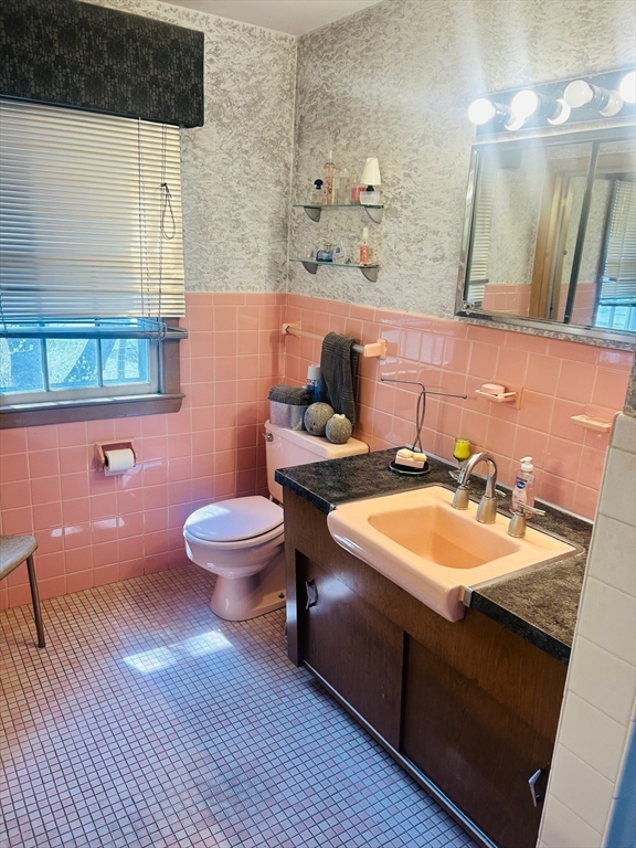 39 Thorndike Road Lowell, MA 01852 - Photo 7 of 10 Gallery Image 7