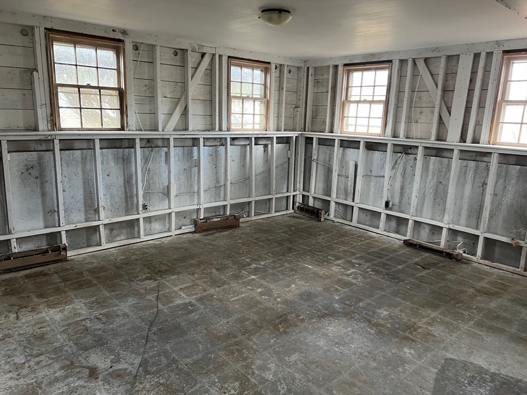 39 Thorndike Road Lowell, MA 01852 - Photo 10 of 10 Gallery Image 10