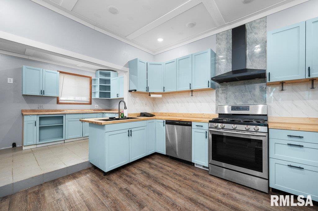 210 North 5th Street Clinton, IA 52732 - Photo 11 of 35 a kitchen with granite countertop a stove top oven and cabinets