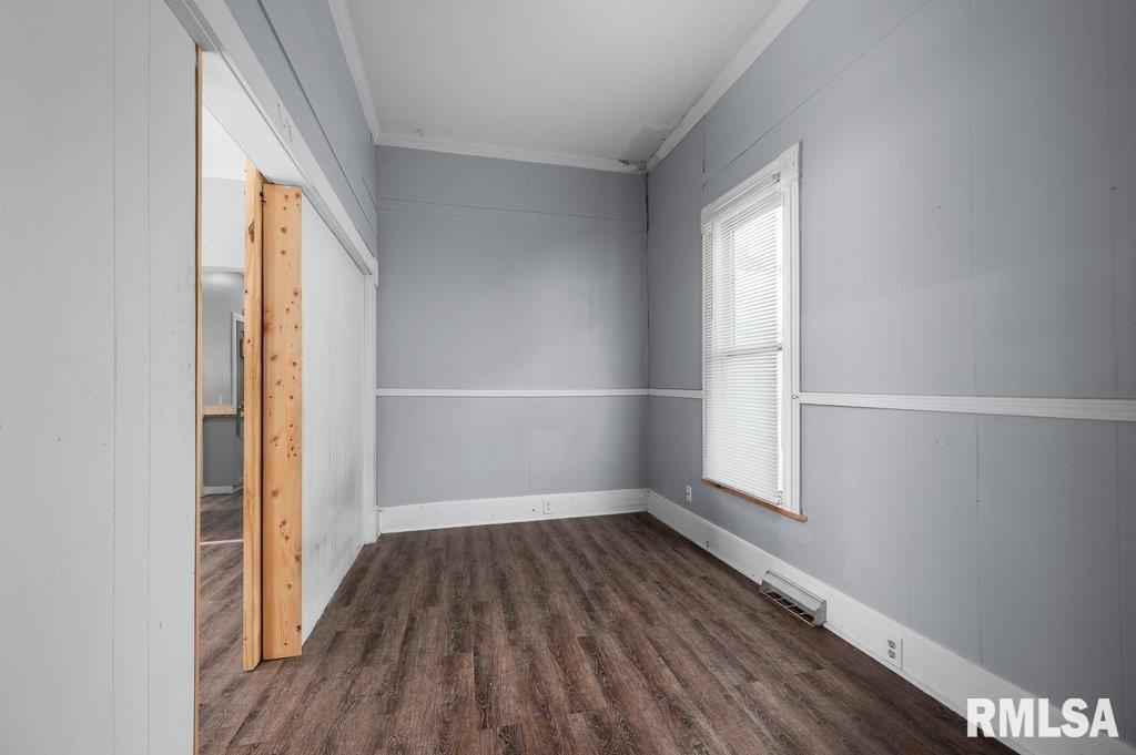 210 North 5th Street Clinton, IA 52732 - Photo 9 of 35 a view of empty room with wooden floor and fan