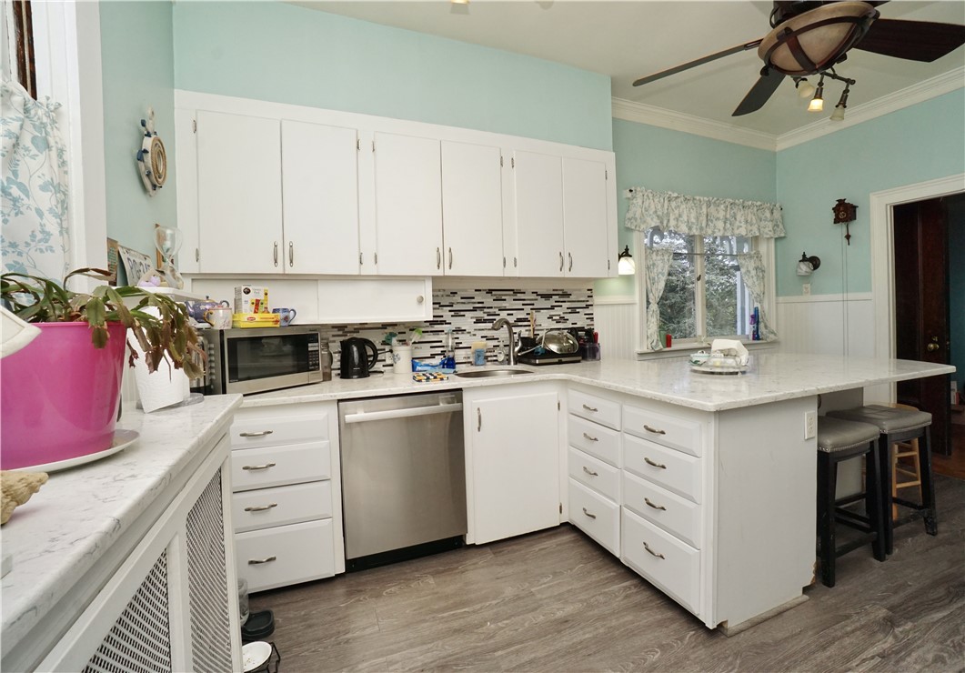 342 Boulevard Middletown, RI 02842 - Photo 12 of 22