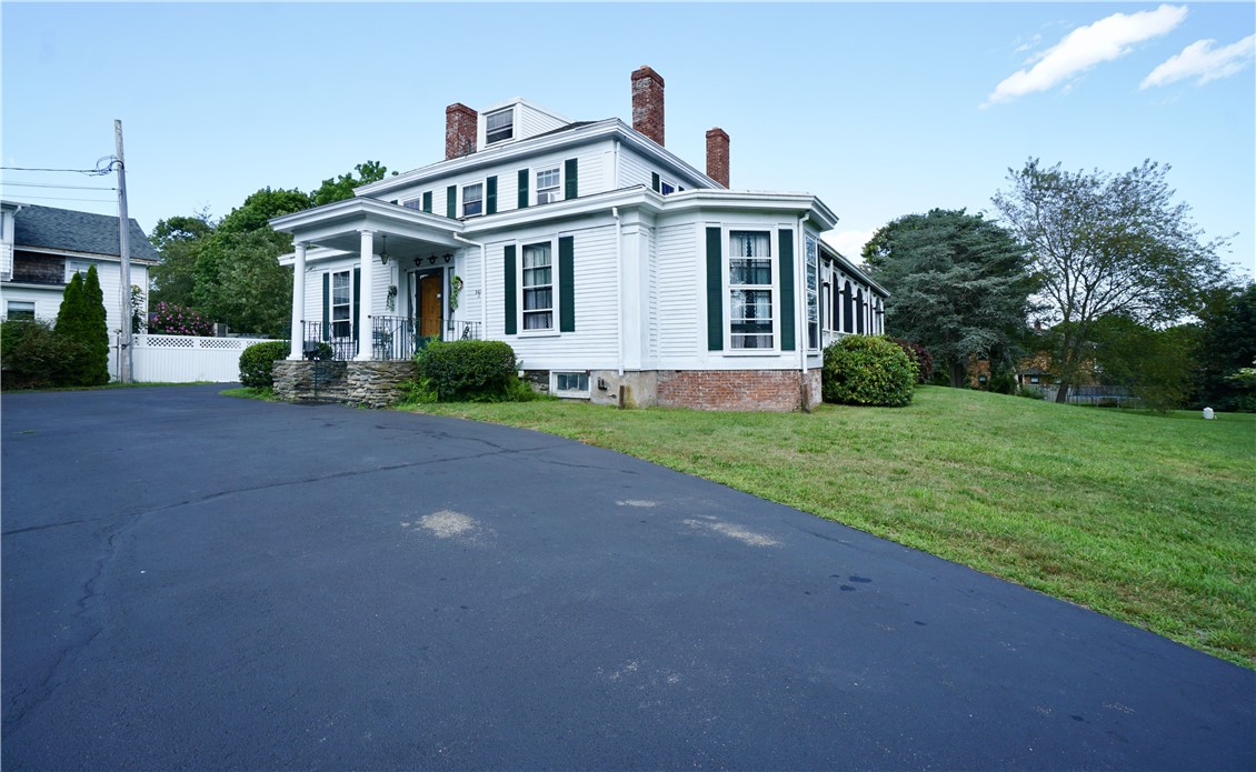 342 Boulevard Middletown, RI 02842 - Photo 2 of 22