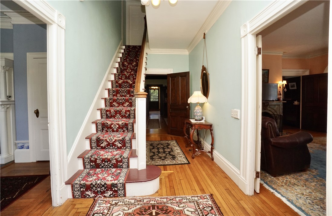 342 Boulevard Middletown, RI 02842 - Photo 3 of 22