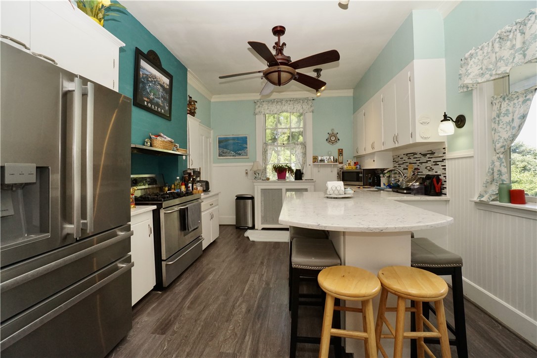 342 Boulevard Middletown, RI 02842 - Photo 4 of 22