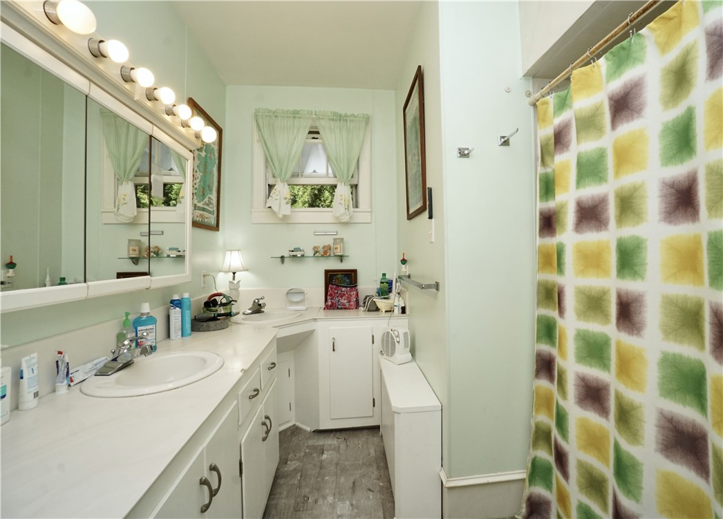 342 Boulevard Middletown, RI 02842 - Photo 10 of 22