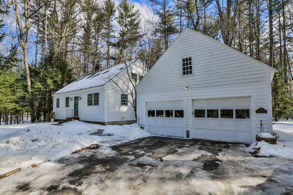 37 New Boston Road Amherst, NH 03031 - Photo 2 of 40
