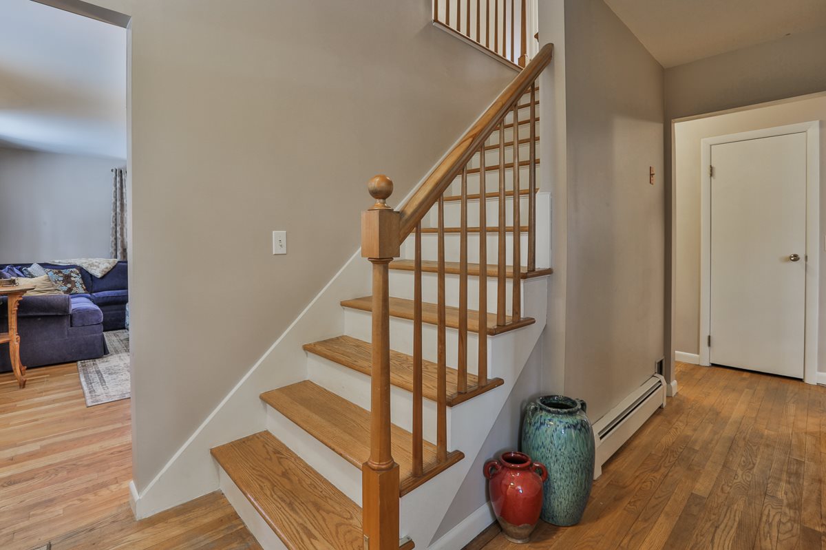 37 New Boston Road Amherst, NH 03031 - Photo 4 of 40