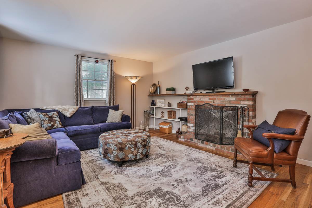 37 New Boston Road Amherst, NH 03031 - Photo 5 of 40
