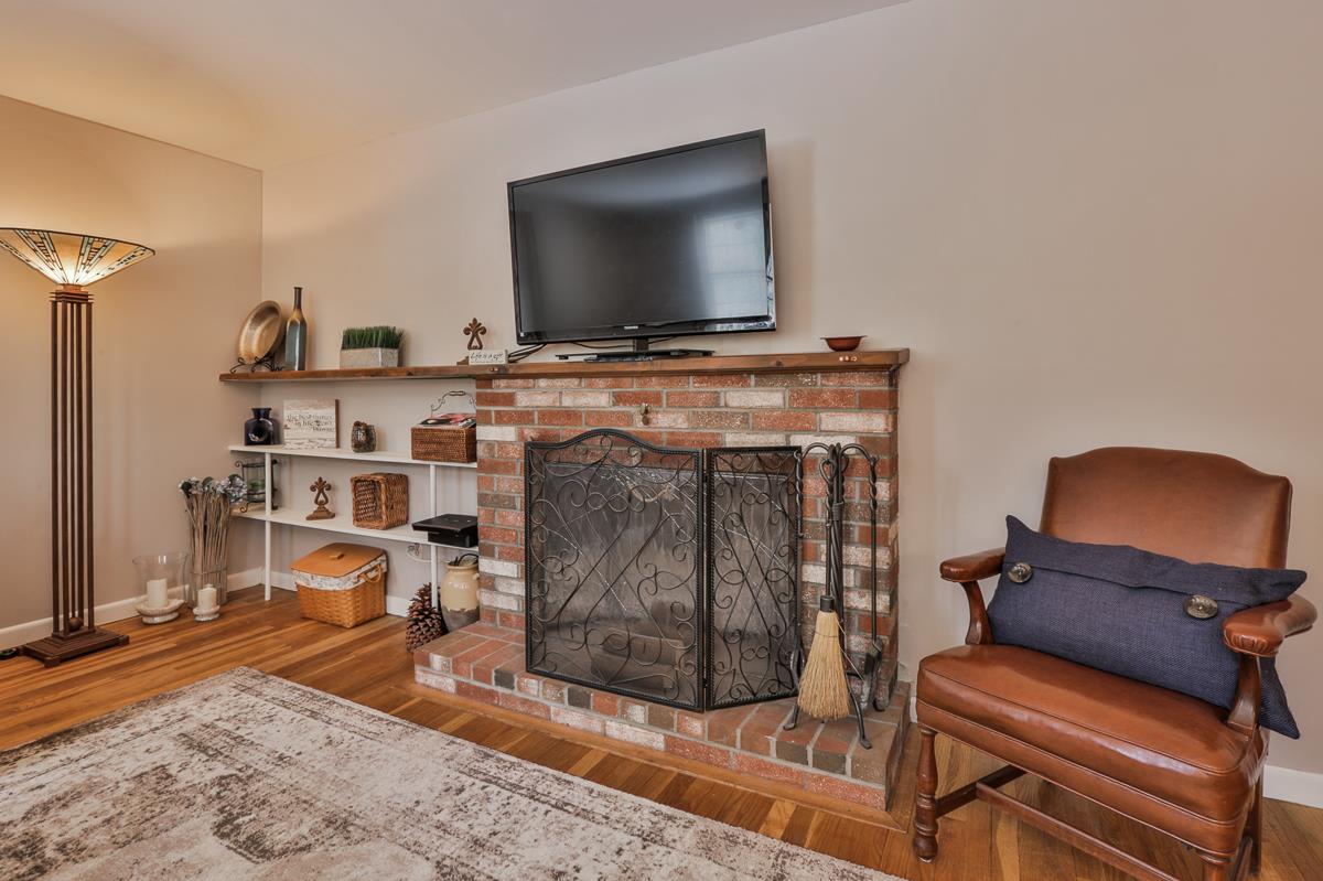 37 New Boston Road Amherst, NH 03031 - Photo 8 of 40
