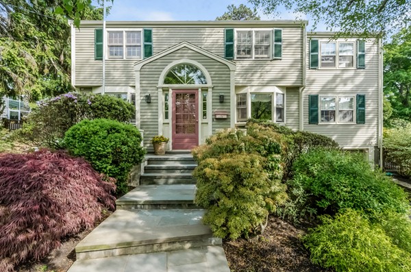 32 Flint Street Marblehead, MA 01945 - Photo 1 of 26 Gallery Image 1