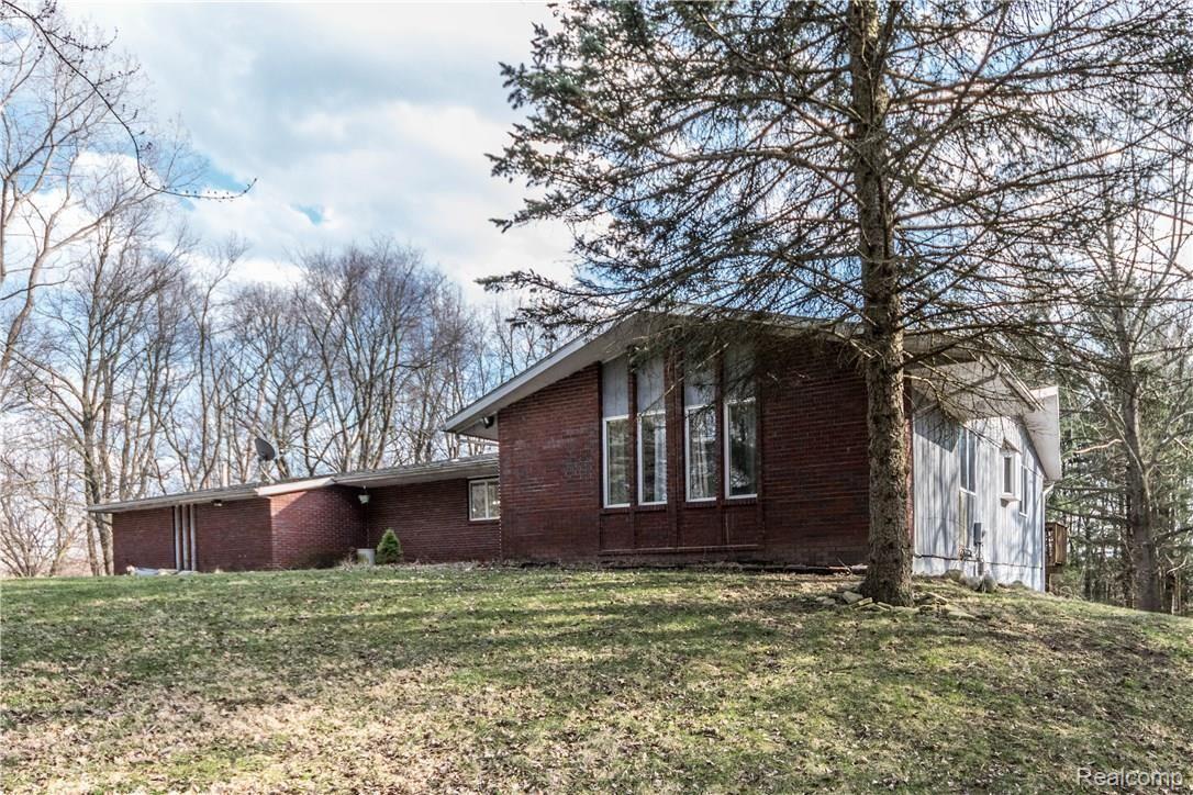 11180 Newman Road Brighton, MI 48114 - Photo 9 of 45 North Side Front.jpg