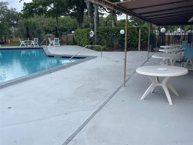 $219,148 | 3083 North Oakland Forest Drive, Unit 308, Oakland Park, FL 33309