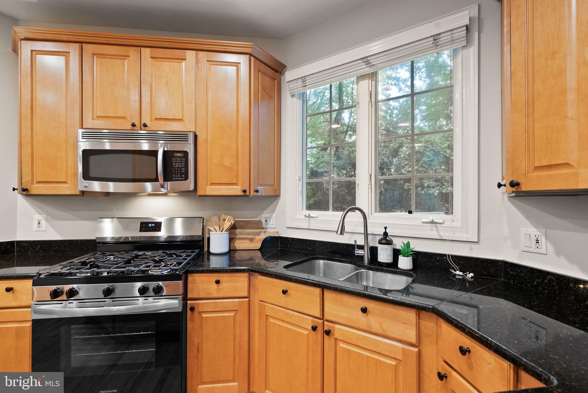 6006 Chesterbrook Road McLean, VA 22101 - Photo 12 of 63 Kitchen