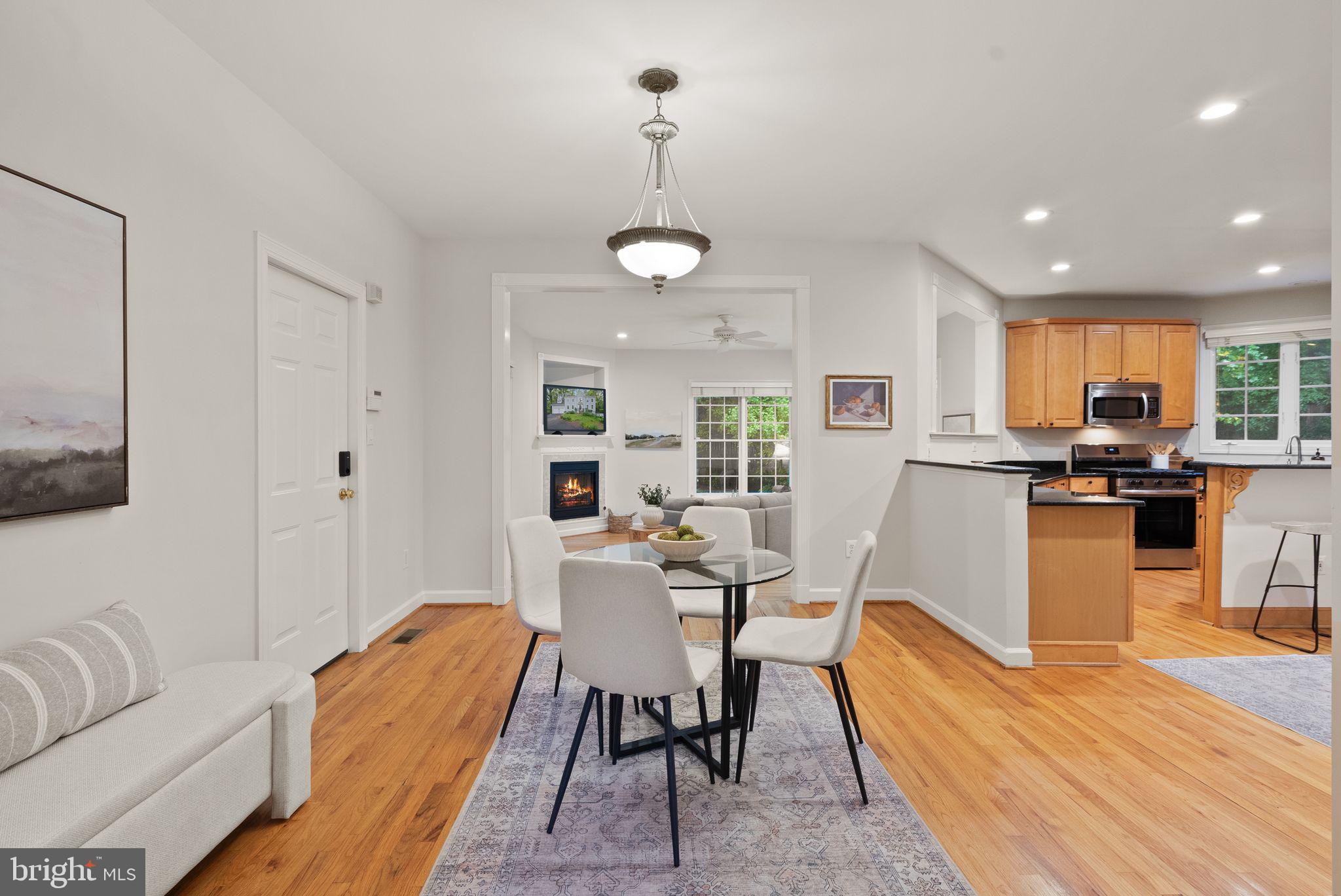 6006 Chesterbrook Road McLean, VA 22101 - Photo 17 of 63 Eat-In Kitchen