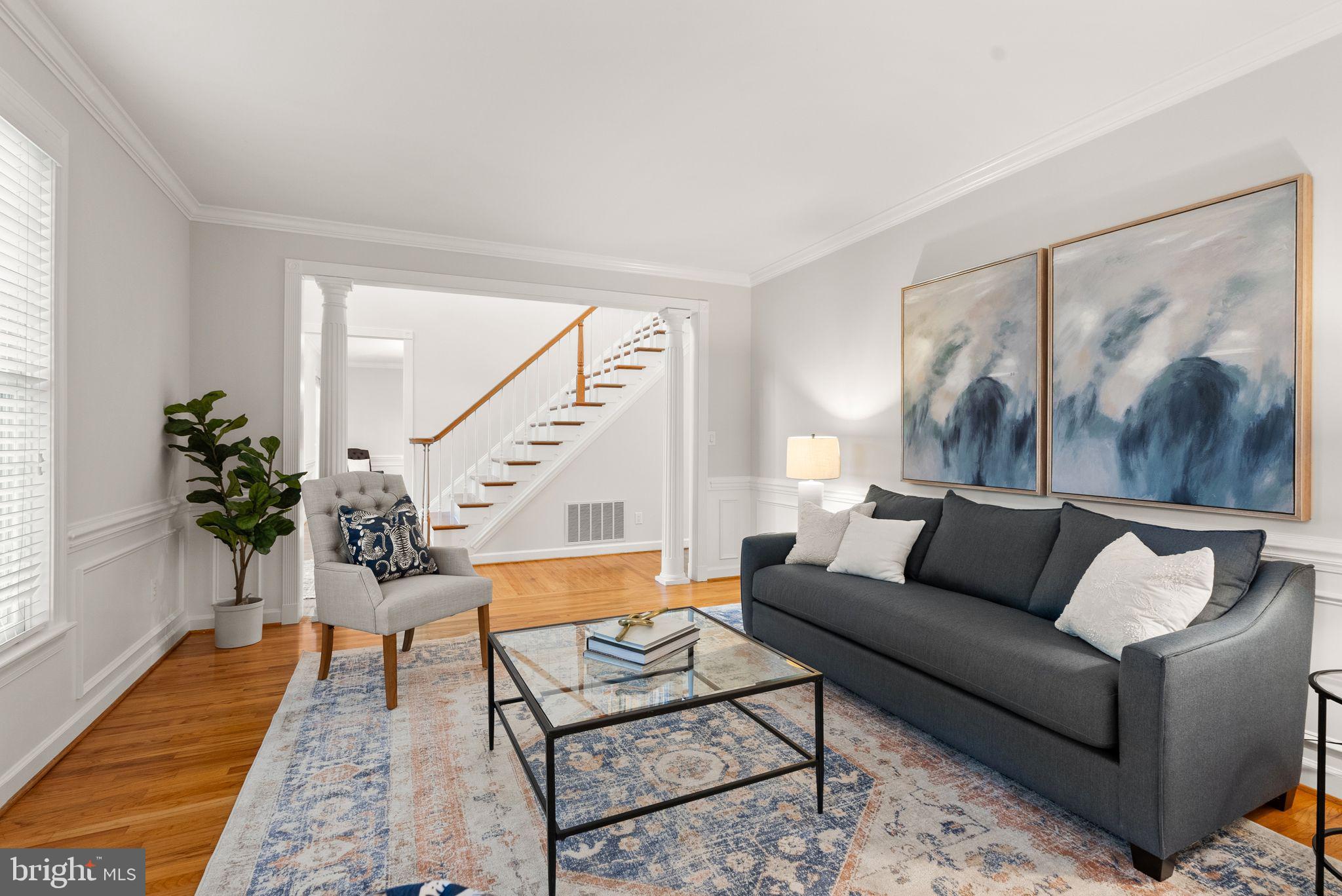 6006 Chesterbrook Road McLean, VA 22101 - Photo 9 of 63 Living Room