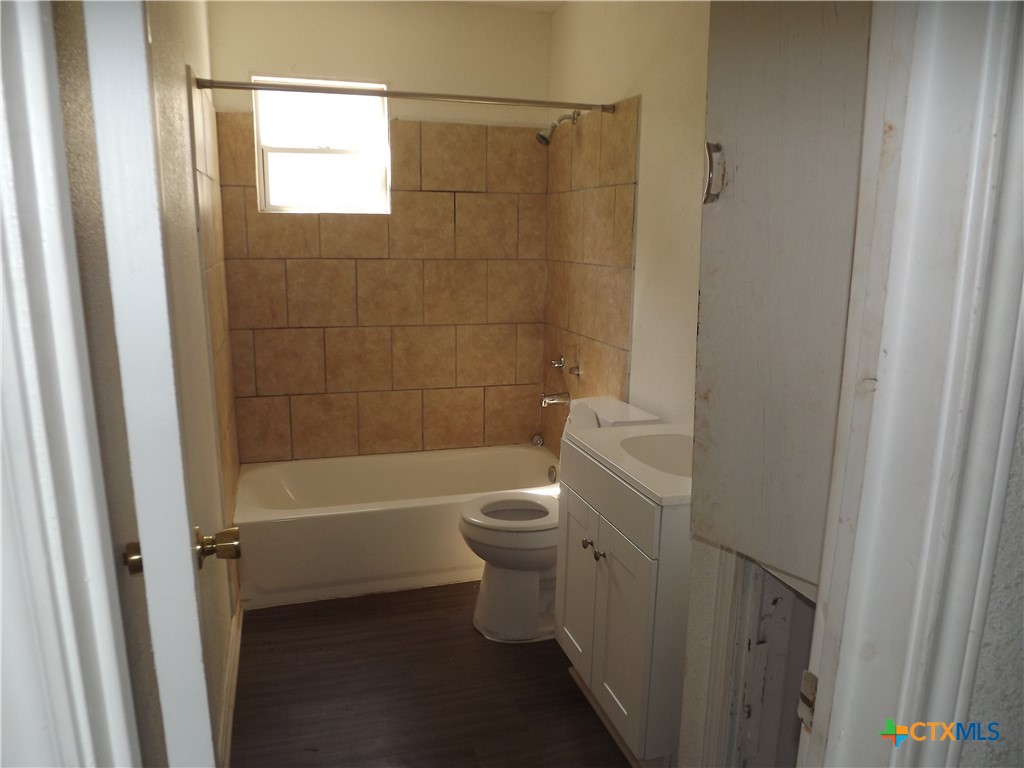 1714 Duncan Avenue Killeen, TX 76541 - Photo 13 of 24 a bathroom with a toilet a sink and bathtub