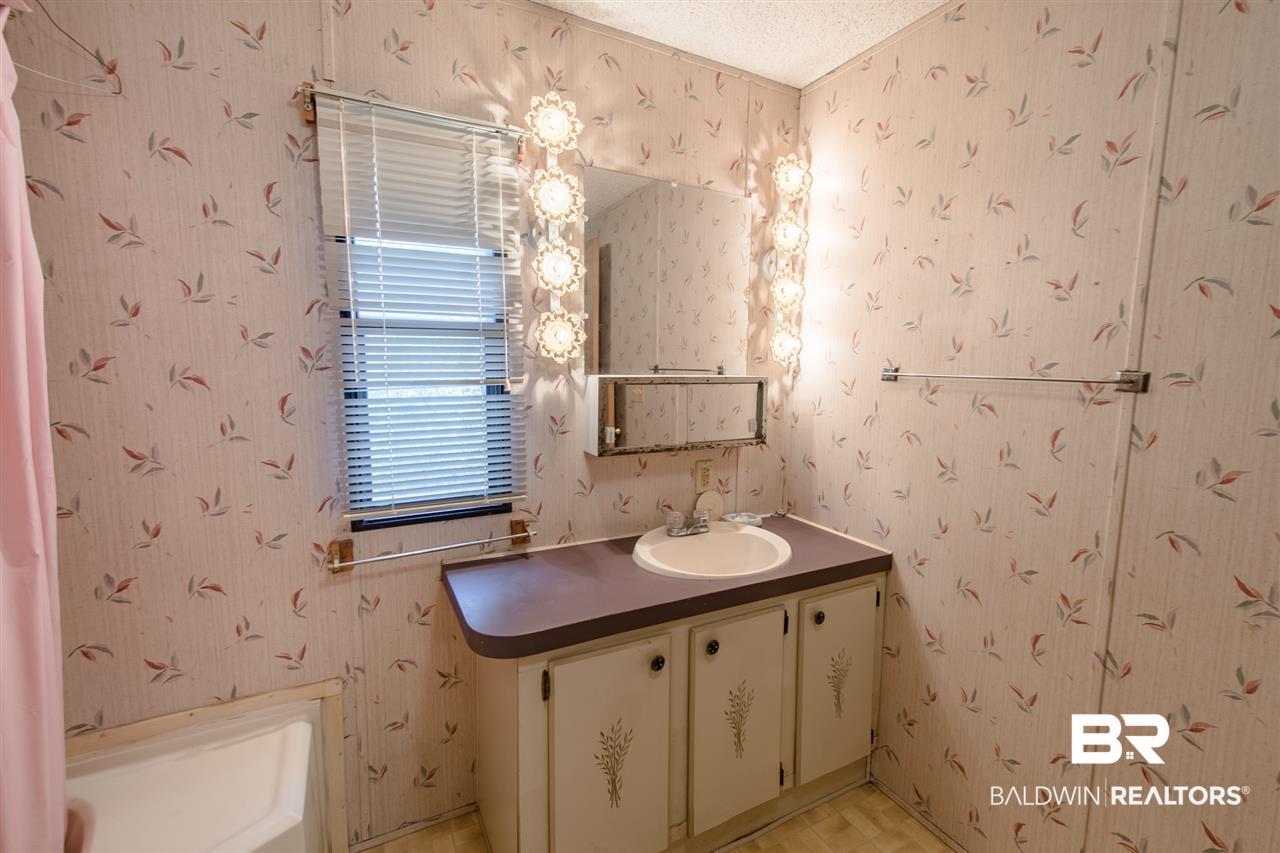 19253 North East River Road Silverhill, AL 36576 - Photo 32 of 49 Master Vanity