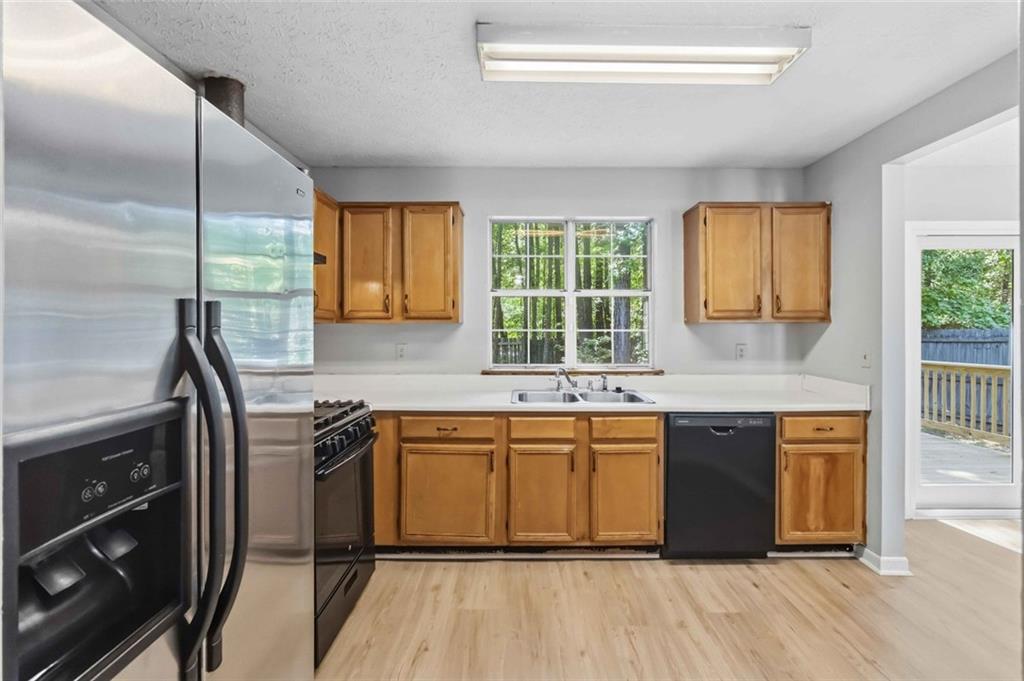 220 Gemstone Place Atlanta, GA 30349 - Photo 8 of 23
