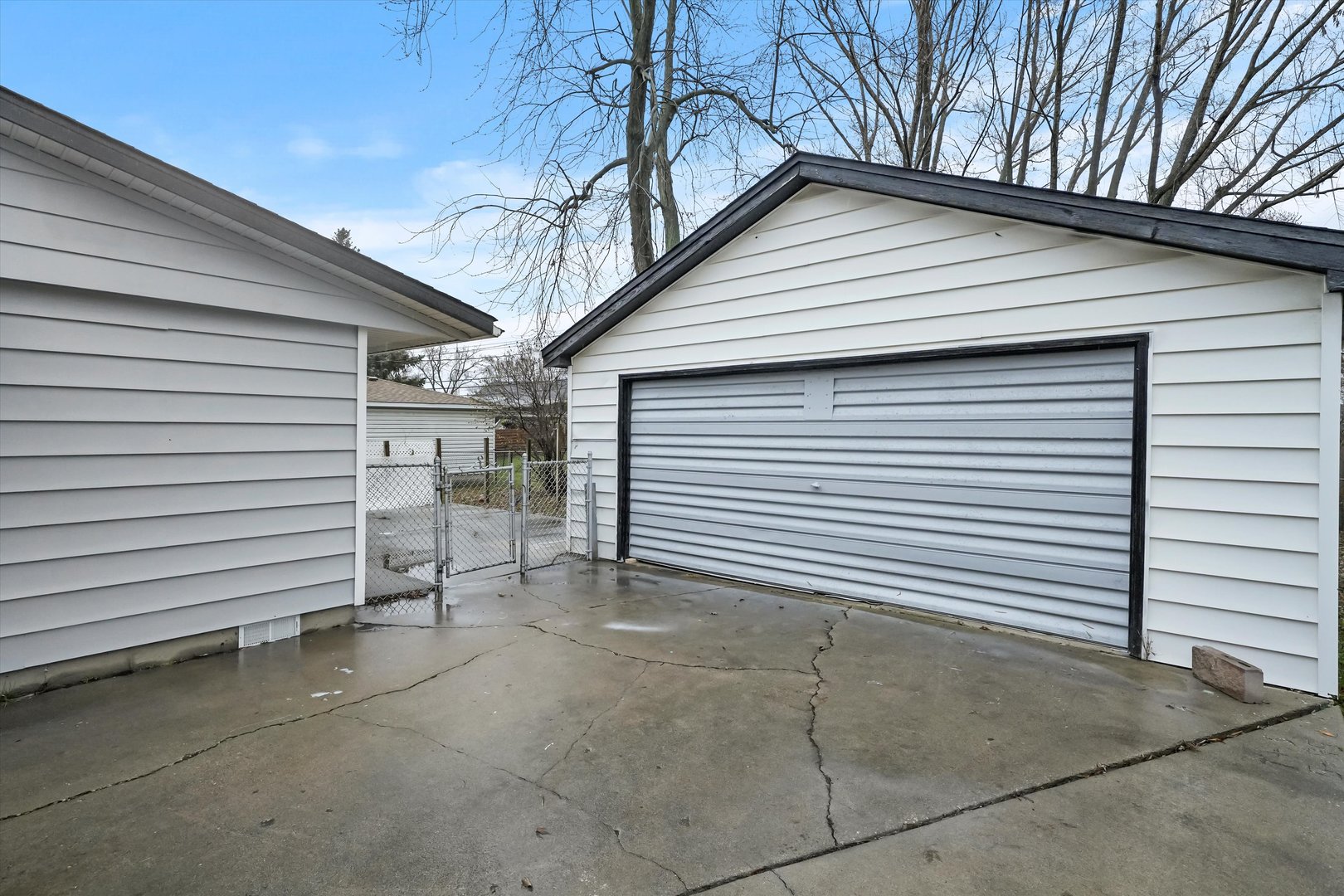 749 Rogers Road Romeoville, IL 60446 - Photo 5 of 43 Gallery Image 5