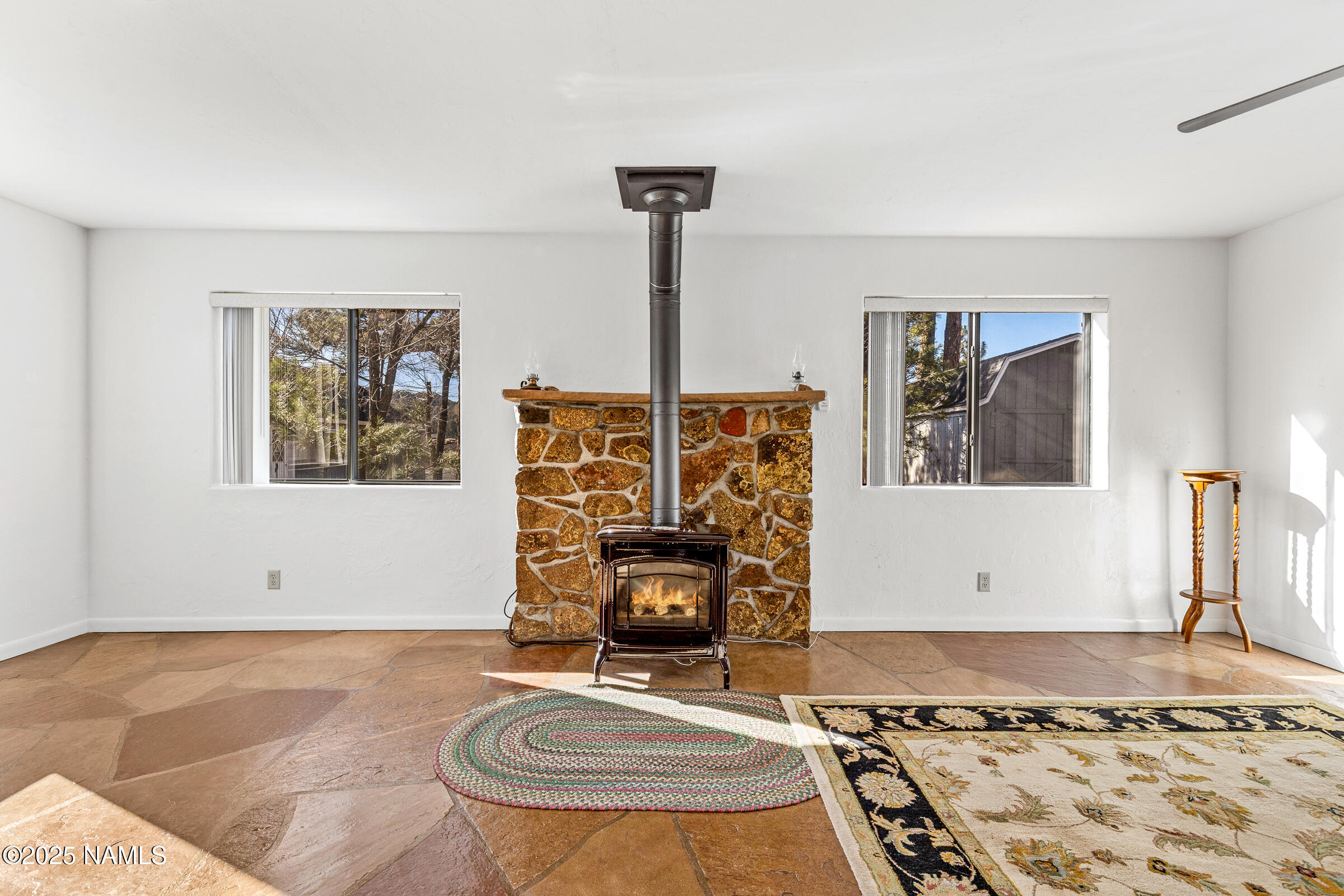 1843 Country Club Road Williams, AZ 86046 - Photo 12 of 36 Living Room