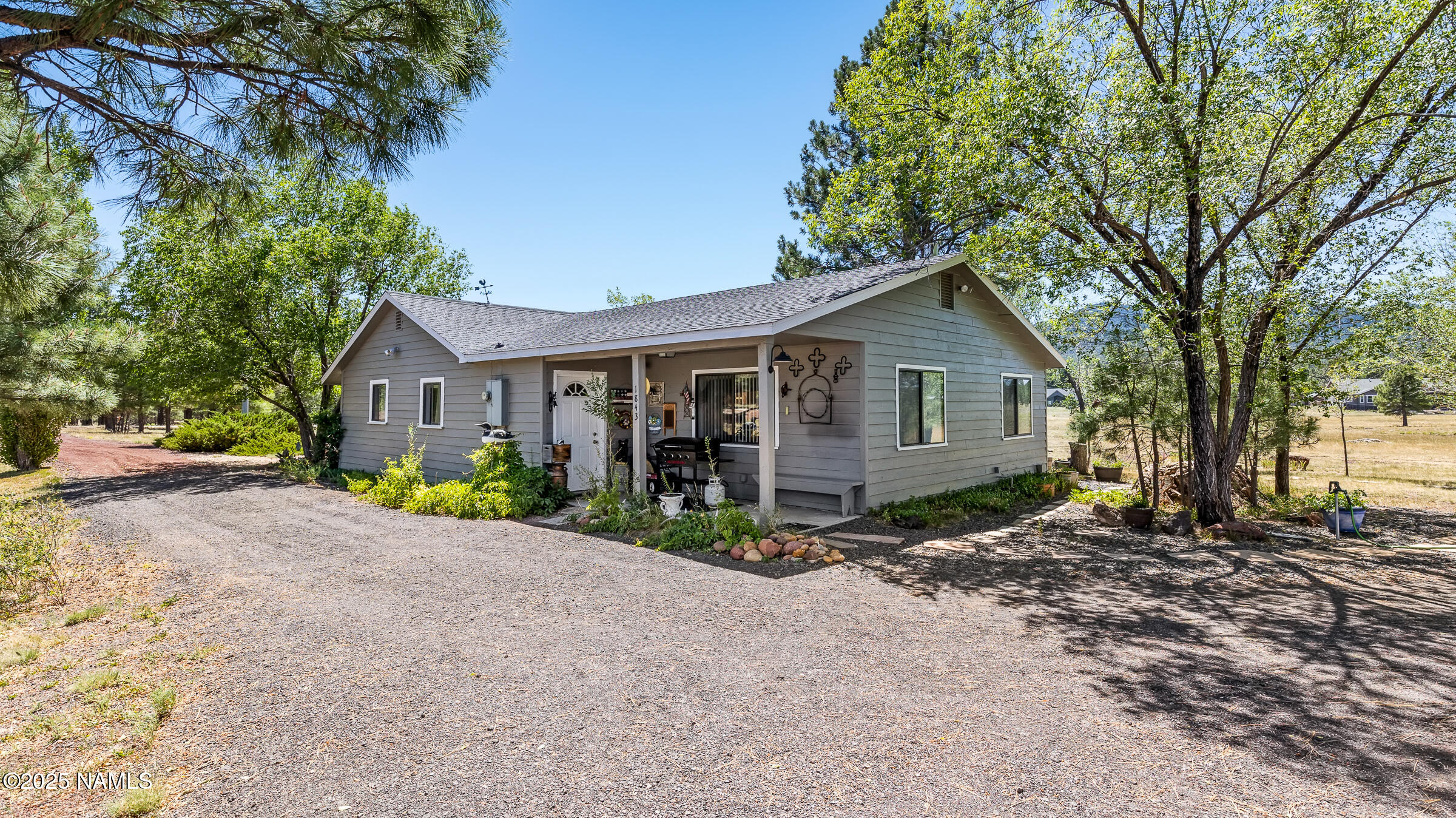 1843 Country Club Road Williams, AZ 86046 - Photo 33 of 36 a front view of a house with garden