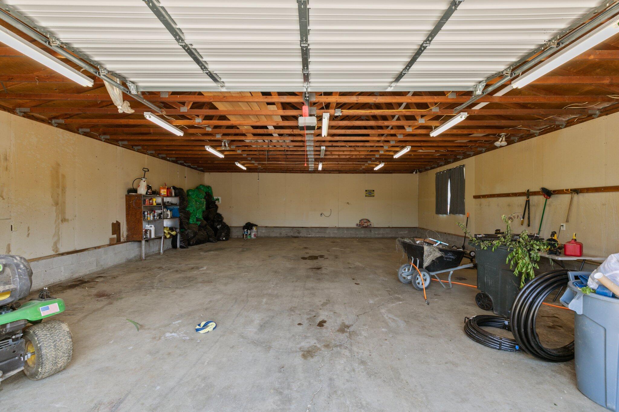 5299 Pioneer Road Medford, OR 97501 - Photo 26 of 40 4 car garage