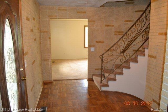 11177 Buno Road Brighton, MI 48114 - Photo 4 of 25 Foyer