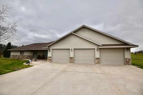 $575,000 | 12221 85th Avenue, Milaca, MN 56353